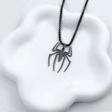 🕷️ قلادة العنكبوت الجريئة من الفولاذ المقاوم للصدأ 🕷️